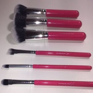 La beaute soi six Pink Makeup Brushes NEW